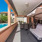 Emanuela With Private Pool Apartament