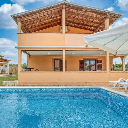 Emanuela With Private Pool *