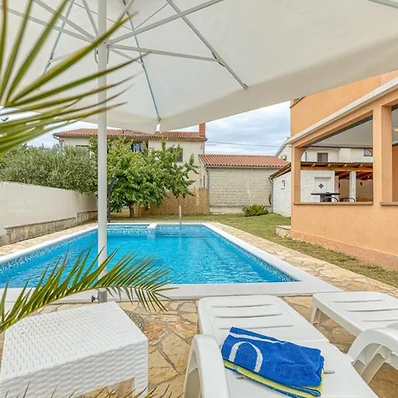 Emanuela With Private Pool * Loborika