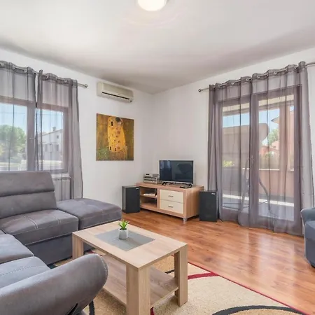 Emanuela With Private Pool * Loborika