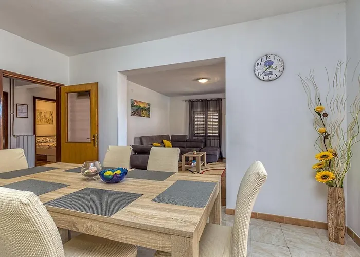 Daire Emanuela With Private Pool