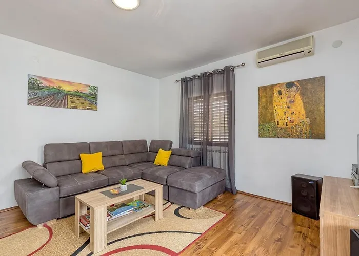 Daire Emanuela With Private Pool *