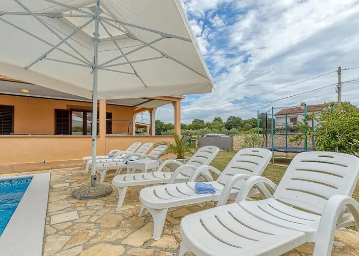 Emanuela With Private Pool Apartamento *