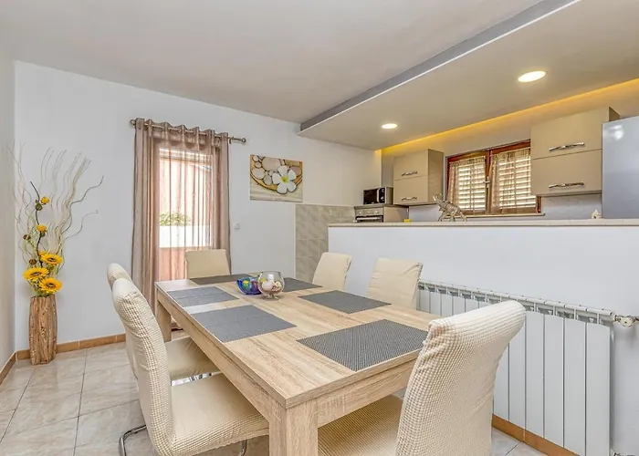 Emanuela With Private Pool Daire *