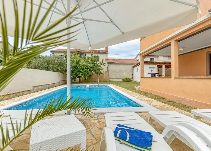 Emanuela With Private Pool * Loborika