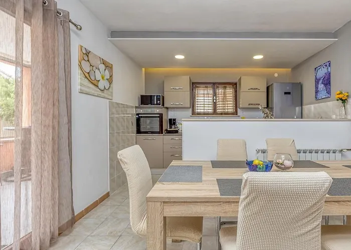 Emanuela With Private Pool Daire *