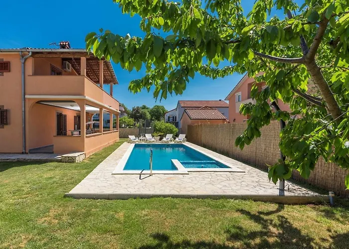 Emanuela With Private Pool