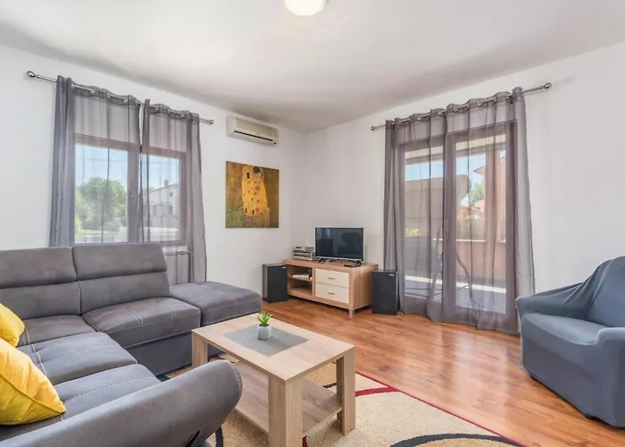 Emanuela With Private Pool * Loborika