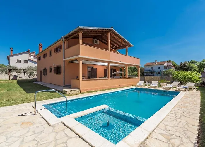 Daire Emanuela With Private Pool Loborika