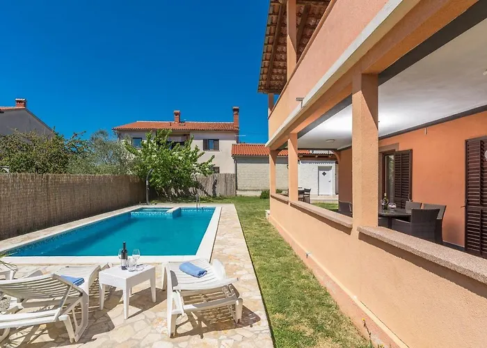 Emanuela With Private Pool Daire Loborika