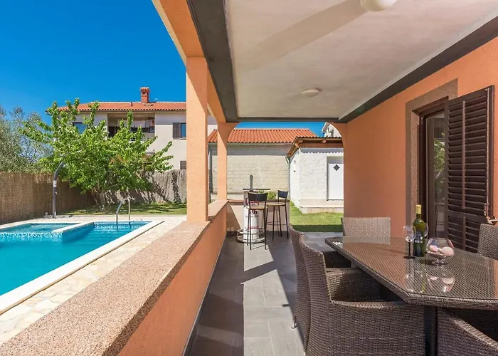 Emanuela With Private Pool *