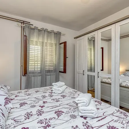 Emanuela With Private Pool Lägenhet *