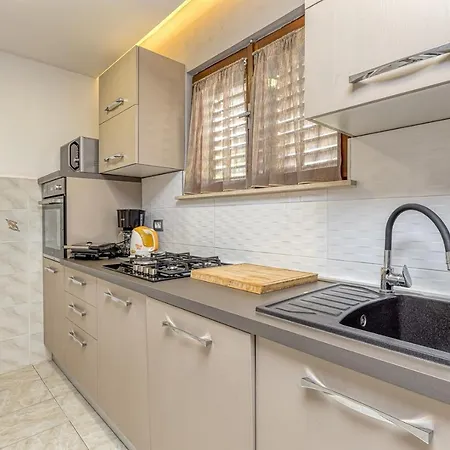 Emanuela With Private Pool Loborika