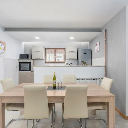 Emanuela With Private Pool דירה Loborika