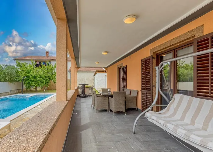 Emanuela With Private Pool 아파트 Loborika